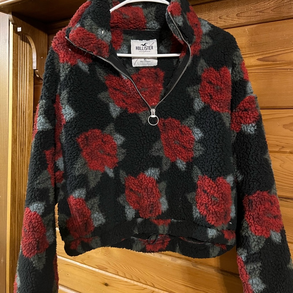 cropped, half-zip fuzzy sweatshirt - black with red roses